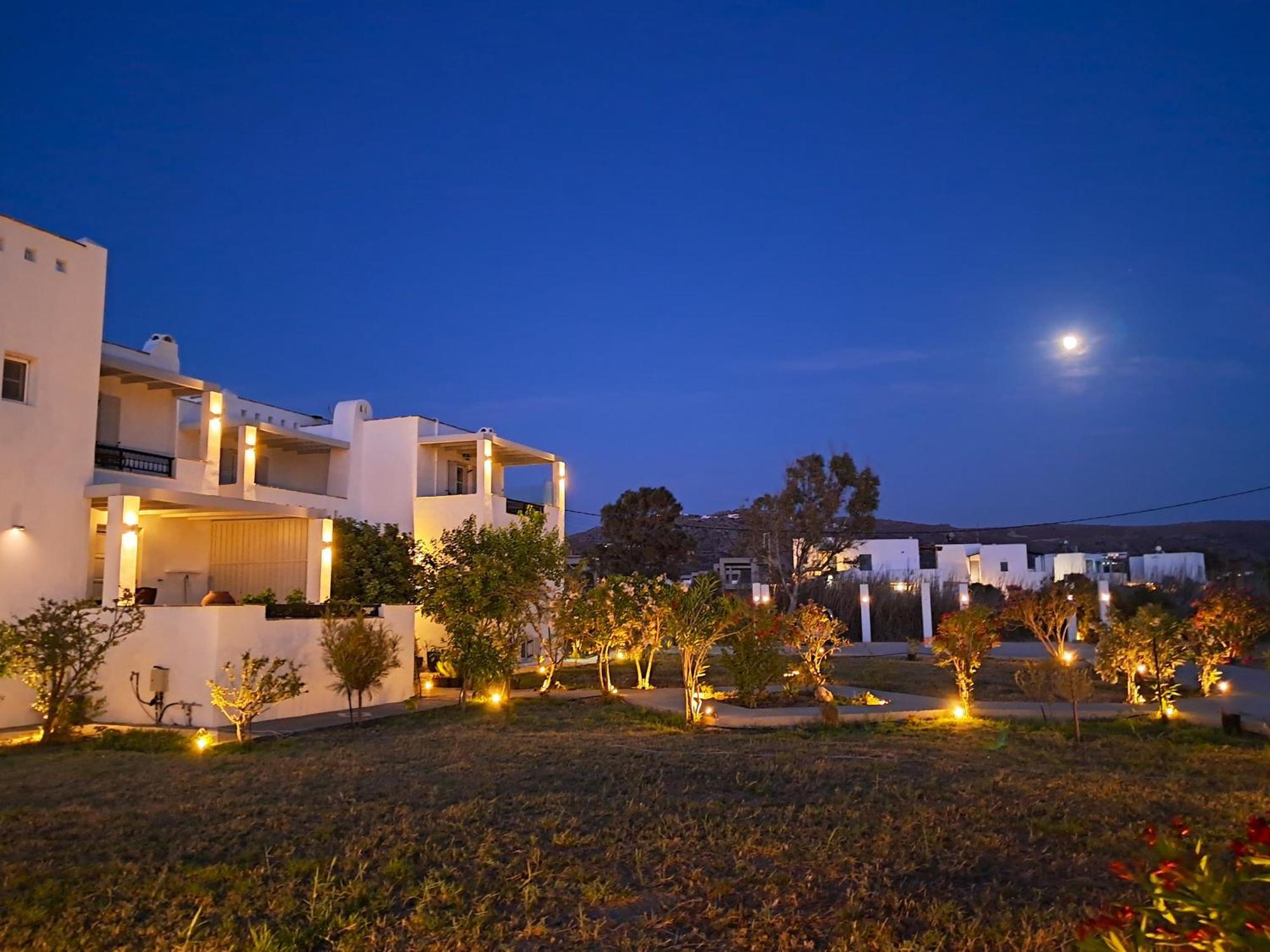 Sea Lilies Suites Plaka  Exterior photo